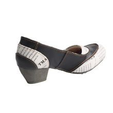 Load image into Gallery viewer, TMA EYES Black and White Newspaper-print Paneled Women&#39;s Shallow Casual Leather Low Heels
