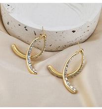 Load image into Gallery viewer, Elegant Silver or Gold Fishtail Earings
